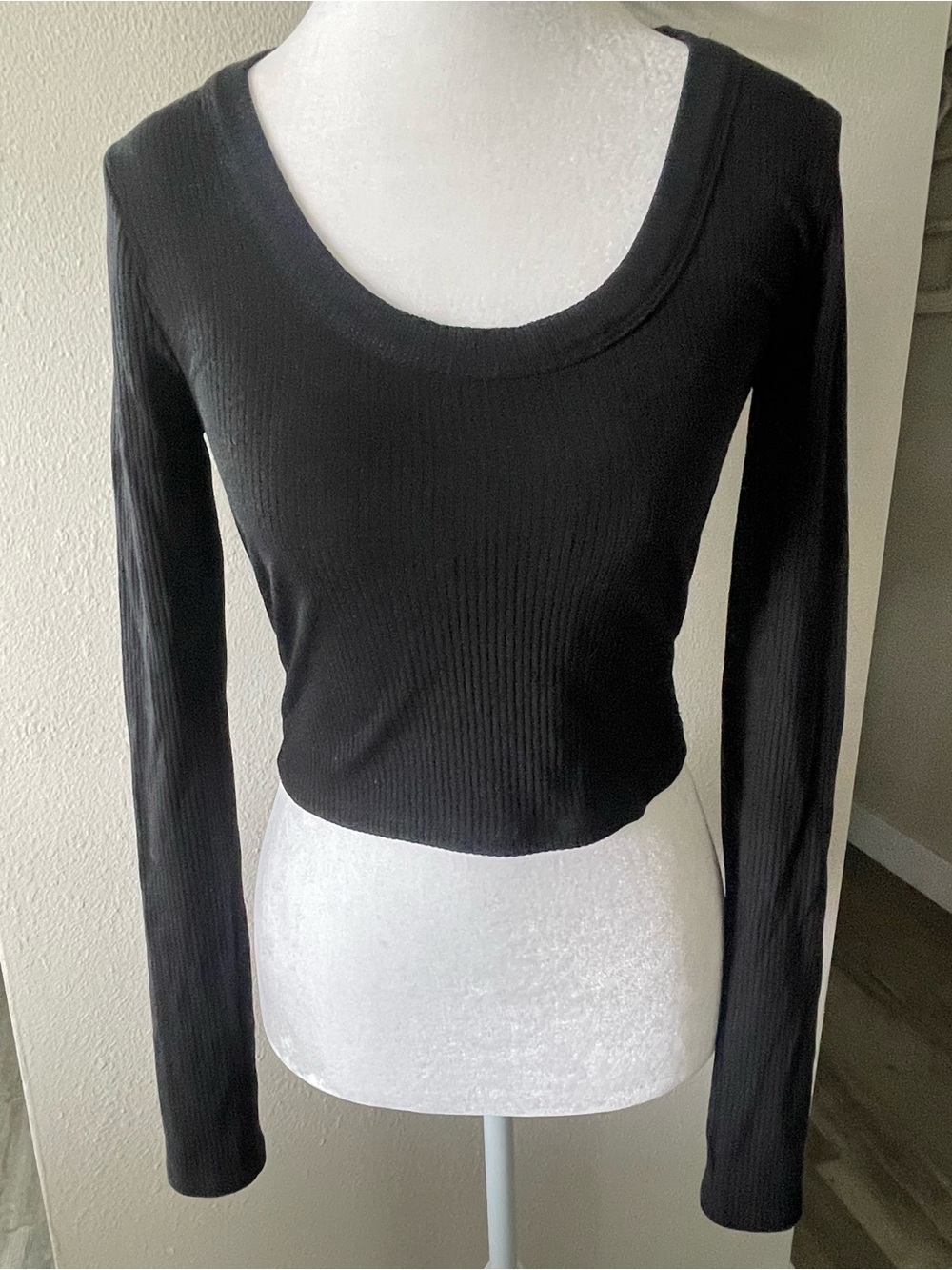 Reformation Paige Ribbed Knit Scoop Neck Long Sleeve Crop Top Black S